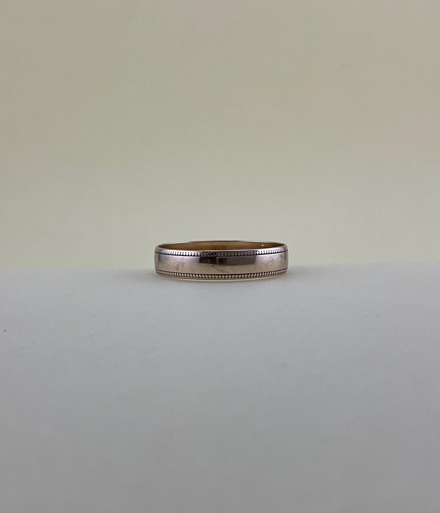 Milgrain edged 9ct gold band, 3.5mm wide