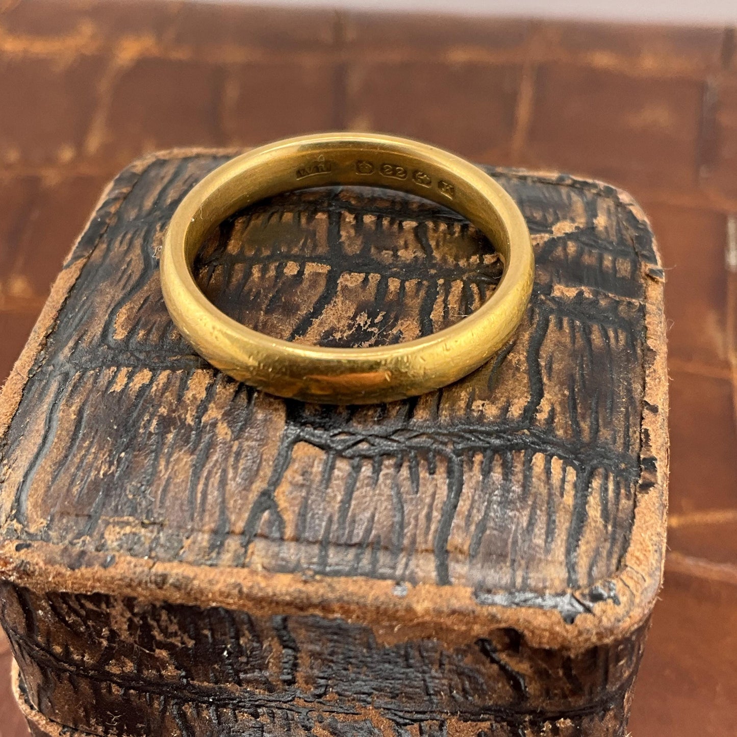 Victorian 22ct gold band, 1859