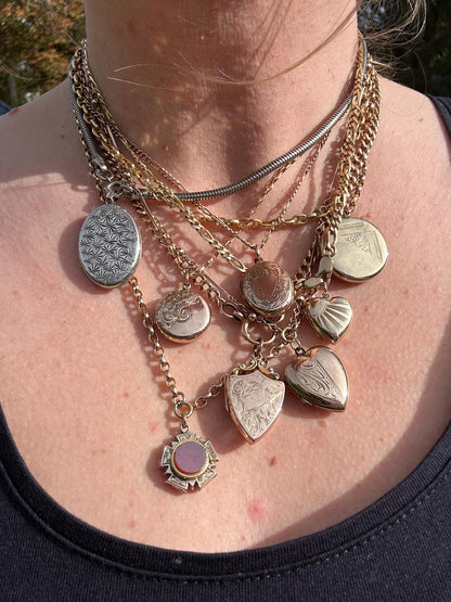 Edwardian 9ct Rose Gold Round Locket with flower & wave pattern, 1906