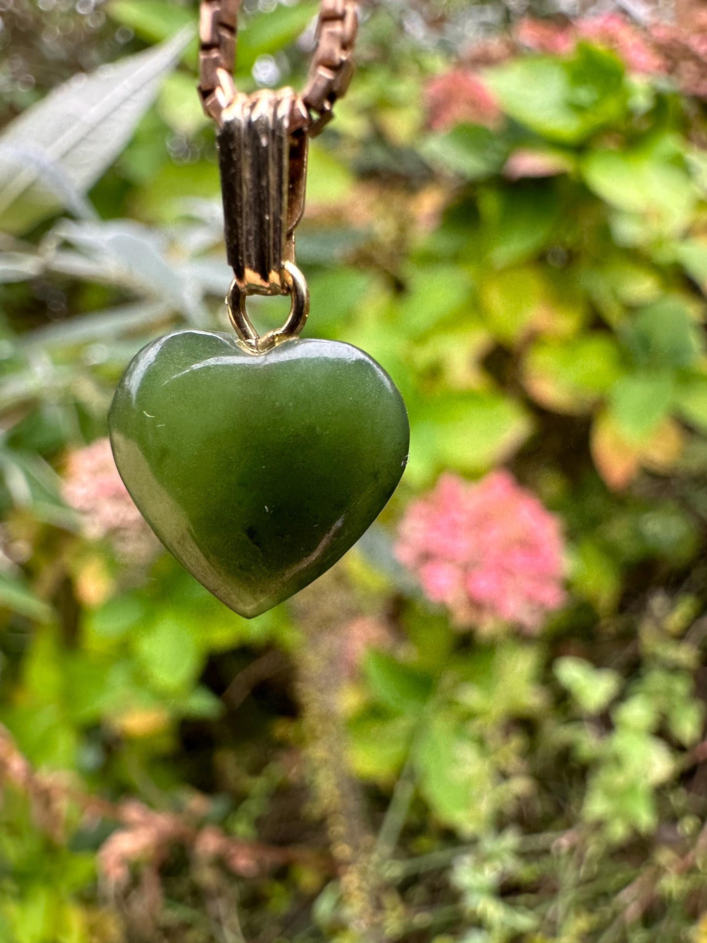 9ct gold jade heart pendant