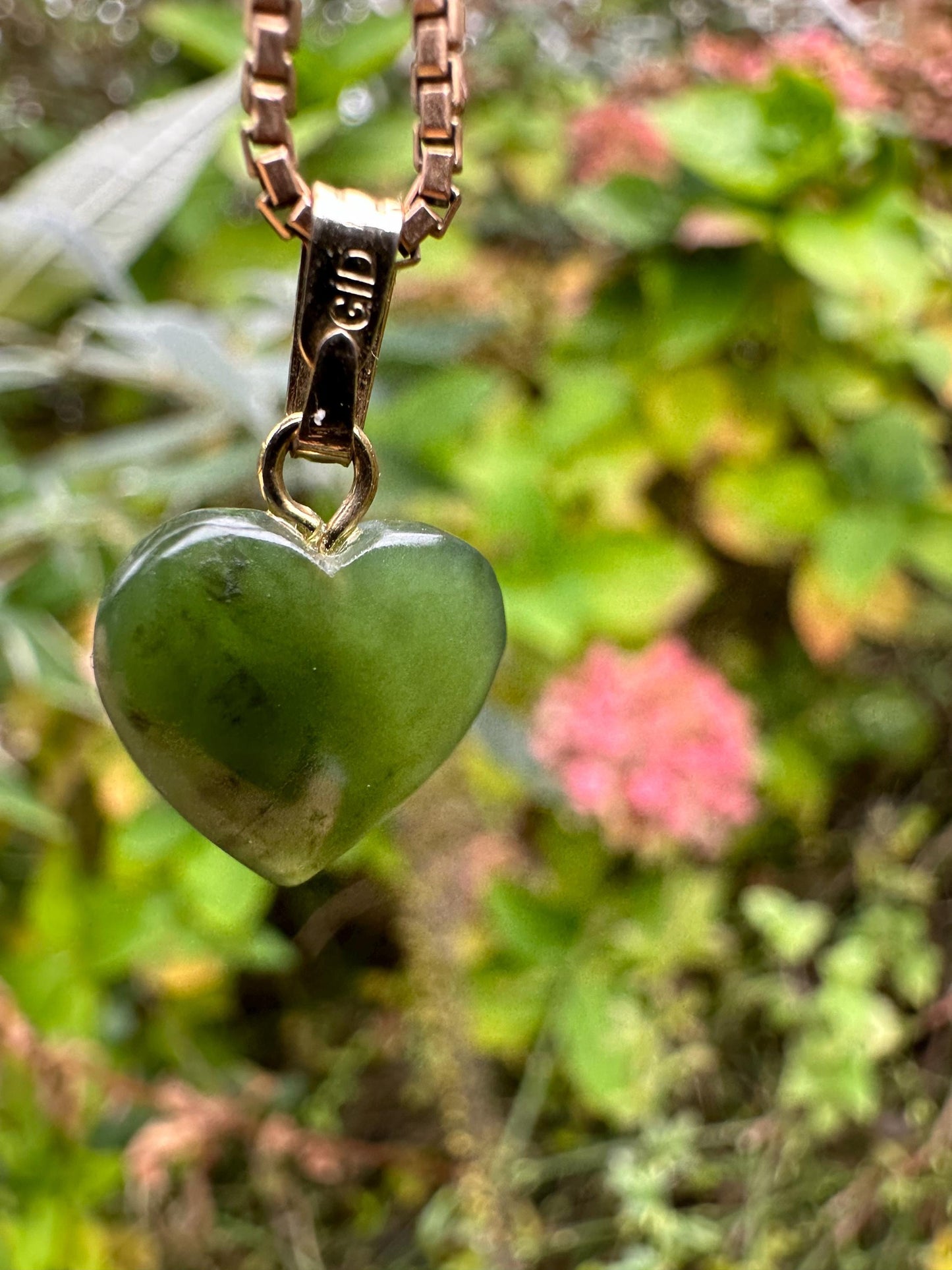 9ct gold jade heart pendant