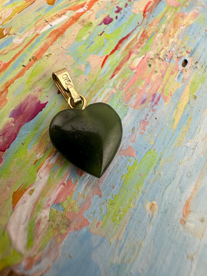 9ct gold jade heart pendant