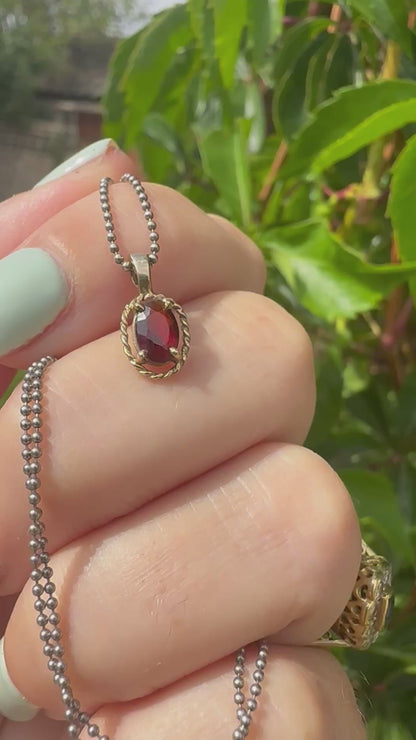 Vintage 9ct gold garnet pendant