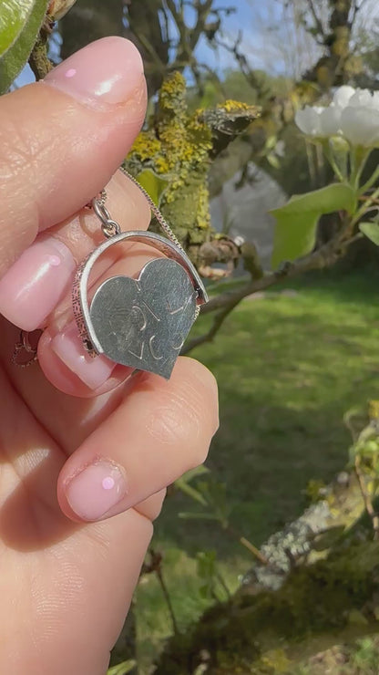 Sterling silver heart shaped ‘I Love you’ spinner
