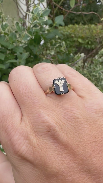 9ct Yellow Gold & Onyx Y ring