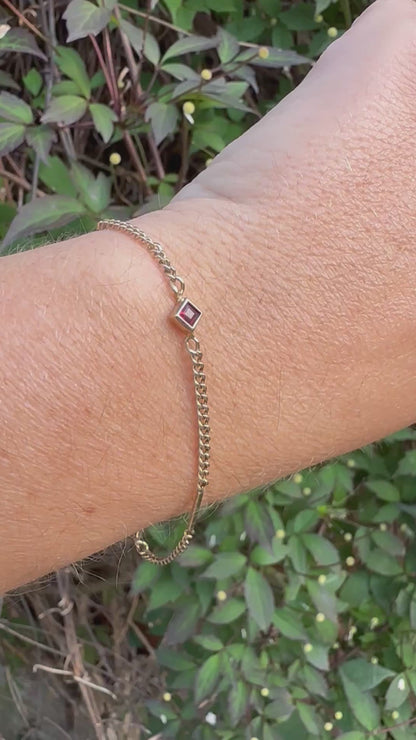 Vintage 9ct Gold Garnet and Bar station bracelet