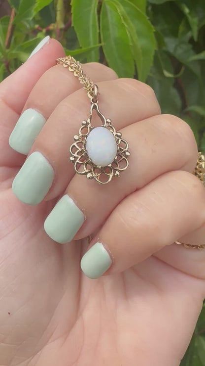 Vintage 9ct Gold Opal pendant