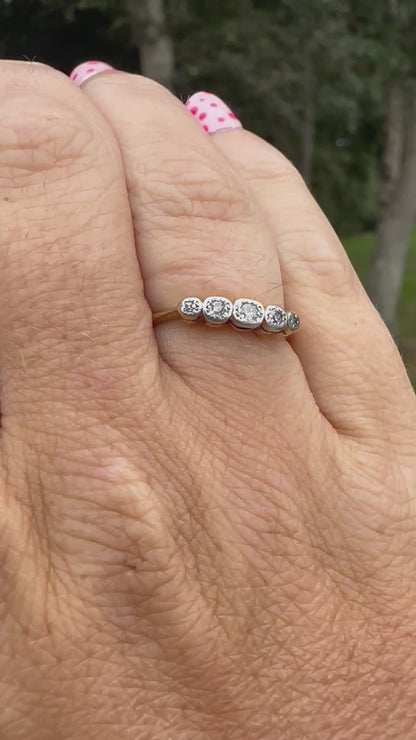 18ct gold 5 graduating diamond ring