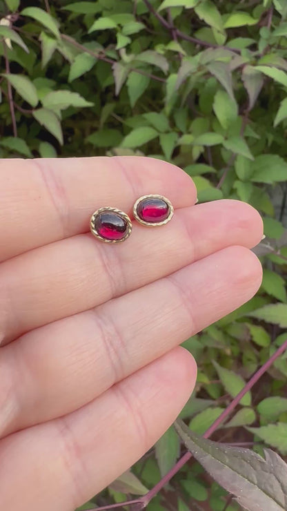 9ct Garnet Stud earrings