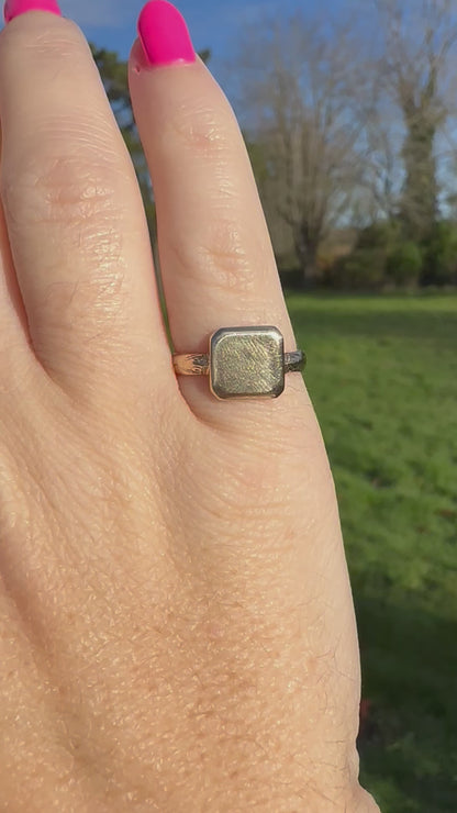 Antique 9ct Gold Square Signet ring with engraved shoulders