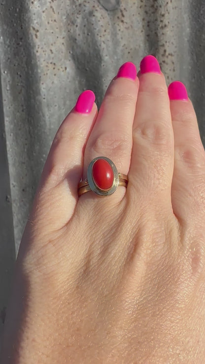 18ct Gold Coral Solitaire ring