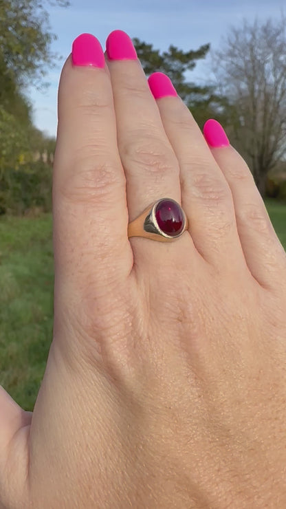 Vintage 9ct Synthetic Ruby Cabochon Signet ring