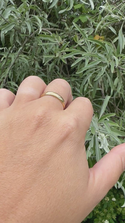 Vintage 18ct Gold patterned band