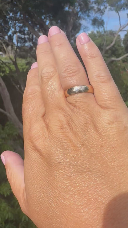 Vintage 14ct gold band with Flush set Diamond