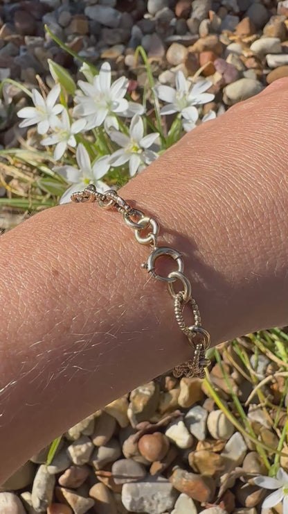 Vintage 9ct Ribbed Oval link Bracelet, with bolt clasp