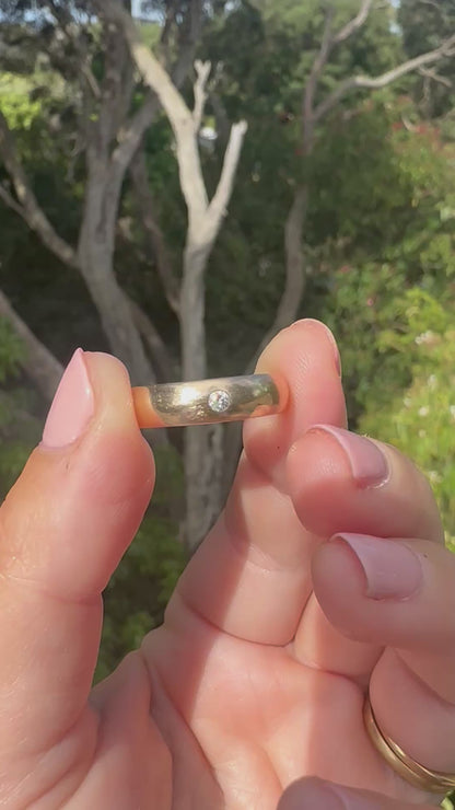 Vintage 14ct gold band with Flush set Diamond