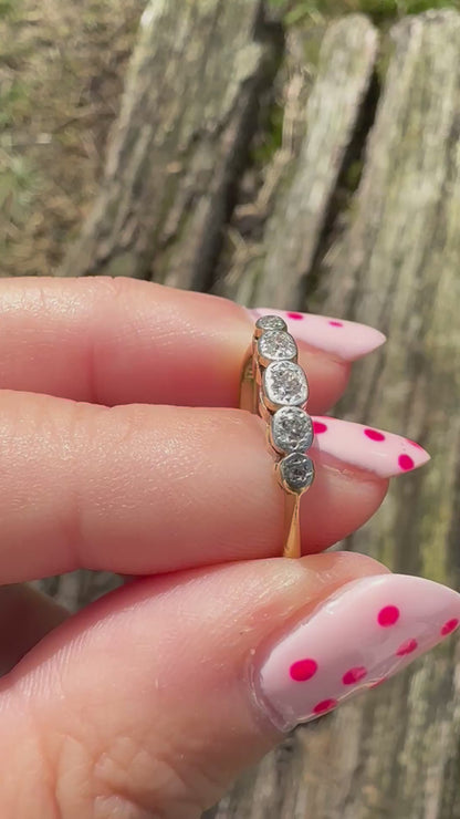 18ct gold 5 graduating diamond ring