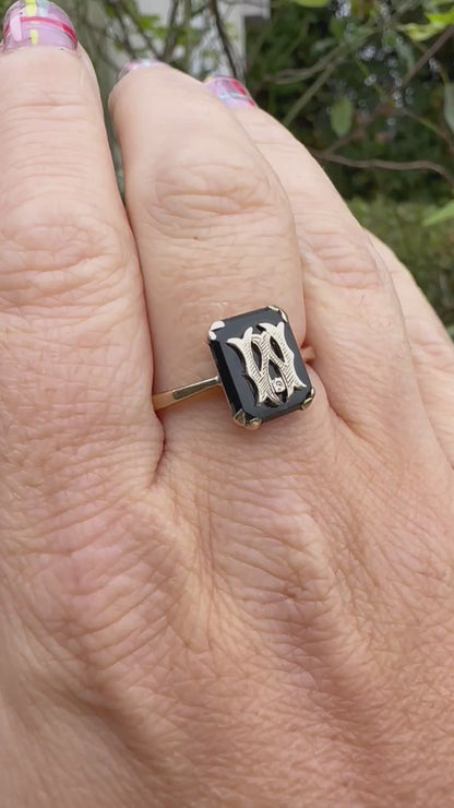 9ct Yellow Gold & Onyx W or M initial ring