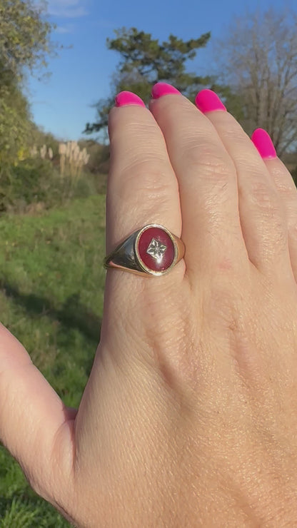 Vintage 9ct Carnelian & Star Set Diamond Signet ring