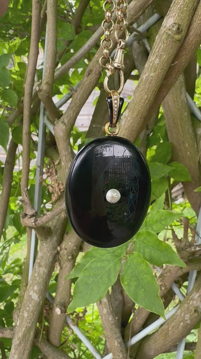18ct Gold Onyx Locket with seed pearls, enamel and star detail. Frame 15ct.